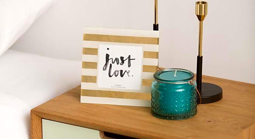 Diana Seaport Apartments