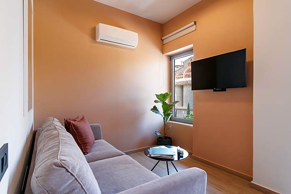 The City Hotel & Suites