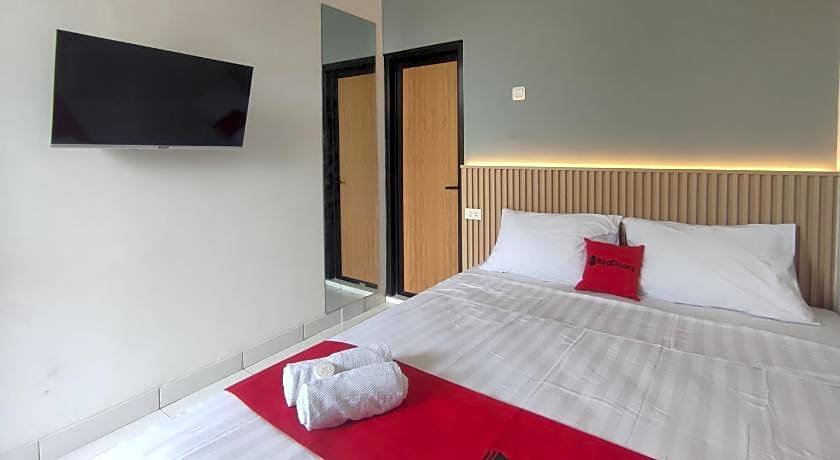 RedDoorz Near Simpang Lima Semarang