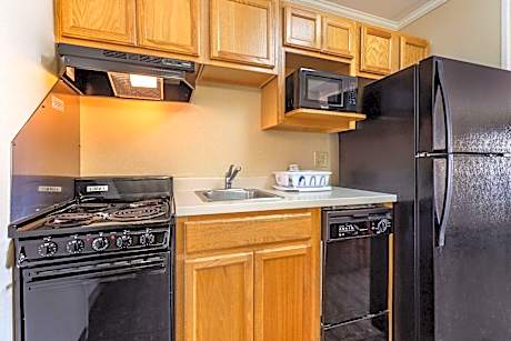 Efficiency, Oceanfront, 1 King Bed & Sofa Bed, Interior Entrance, Non Smoking