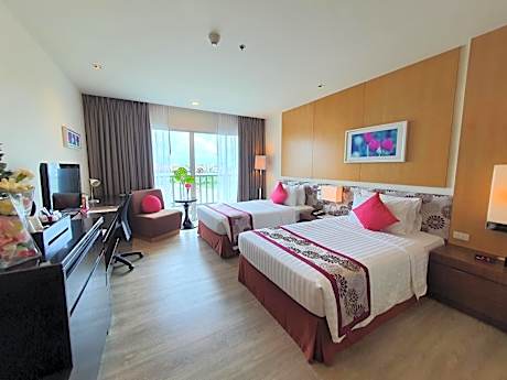 Deluxe Twin Room with Balcony