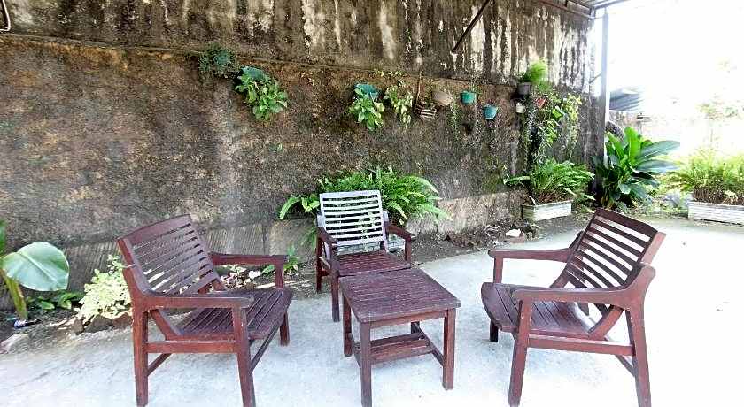 OYO Life 93403 Penginapan Adinda