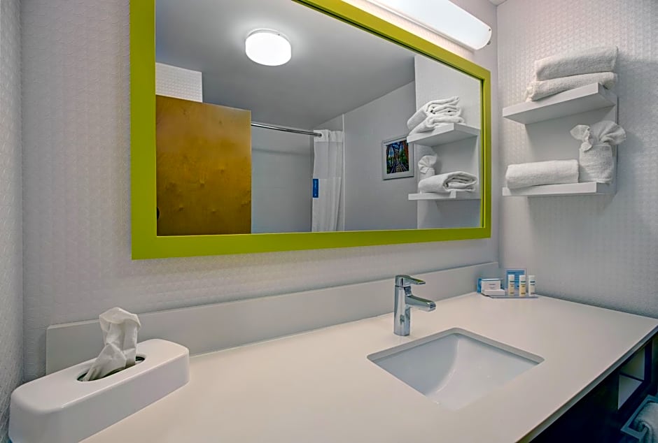 Hampton Inn & Suites Augusta West
