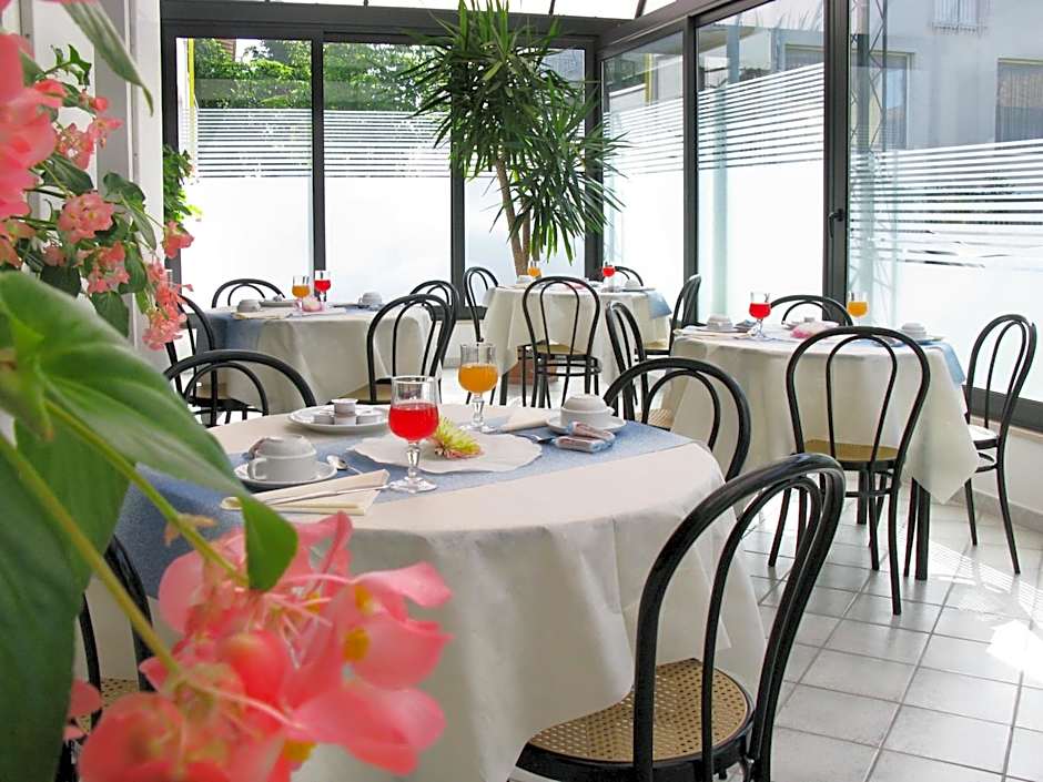 Hotel Ciondolo D'Oro 5 minuti da Rimini Fiera CON PARCHEGGIO INCLUSO