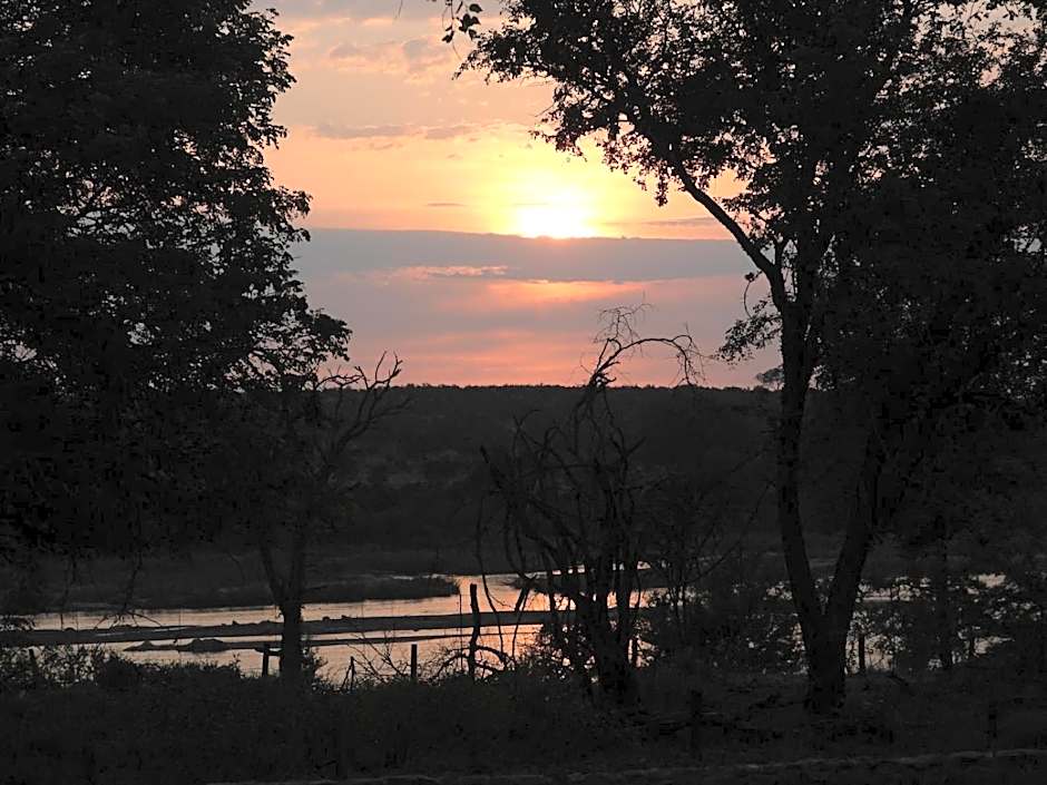 Foxy Crocodile Bush Lodge & Kruger Safaris