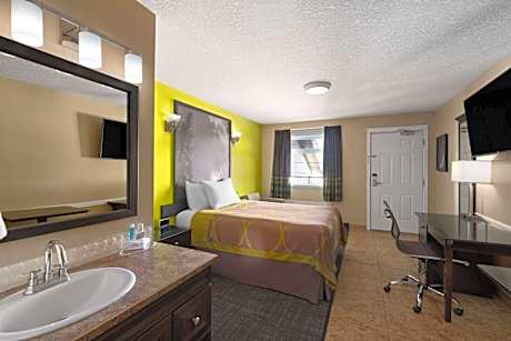 Queen Room - Mobility Access/Non-Smoking