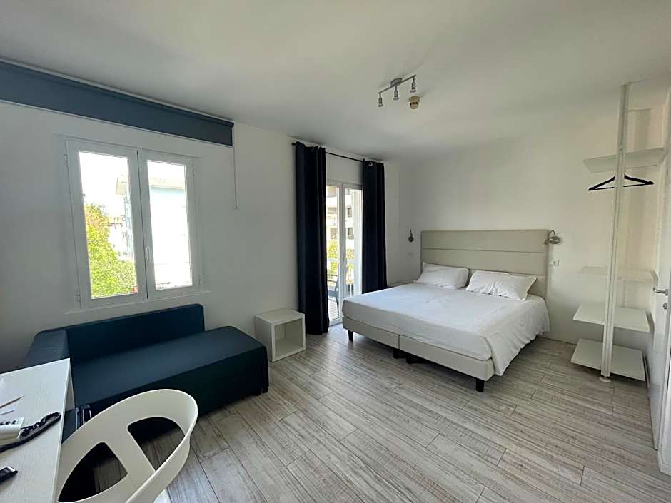 Hotel Athena