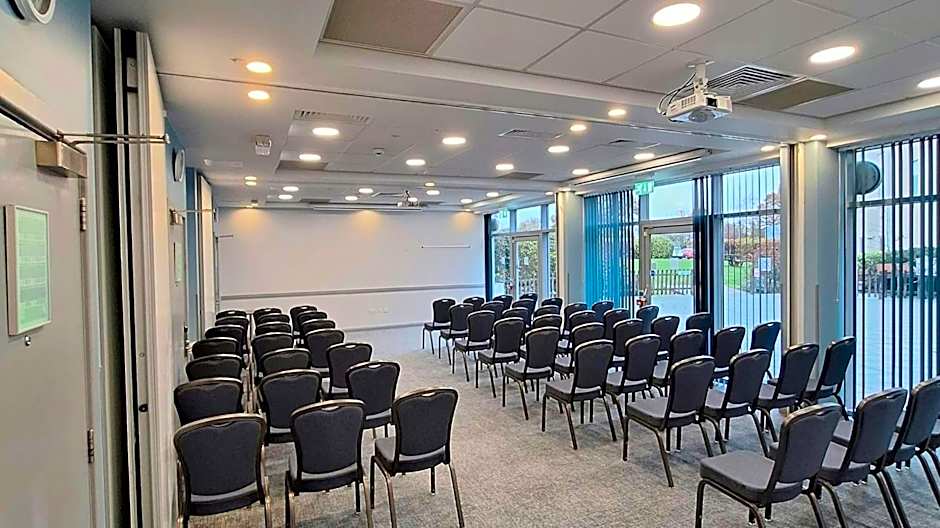 Holiday Inn London Luton North by IHG