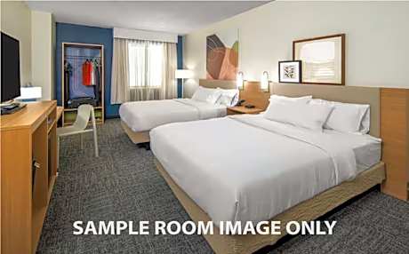 2 Queen Mobilty/Hearing Accessible Ri Shower