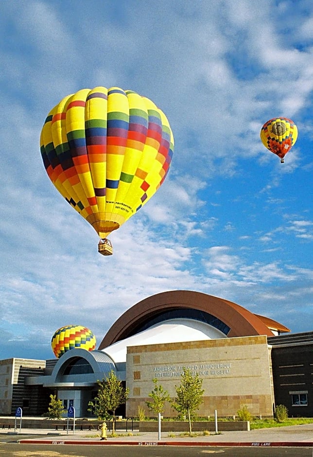 Holiday Inn Hotel & Suites Albuquerque Airport