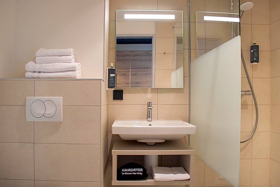 Brit Hotel Cahors - Le Valentr