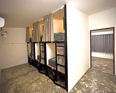 Bed in 6-Bed Mixed Dormitory Room