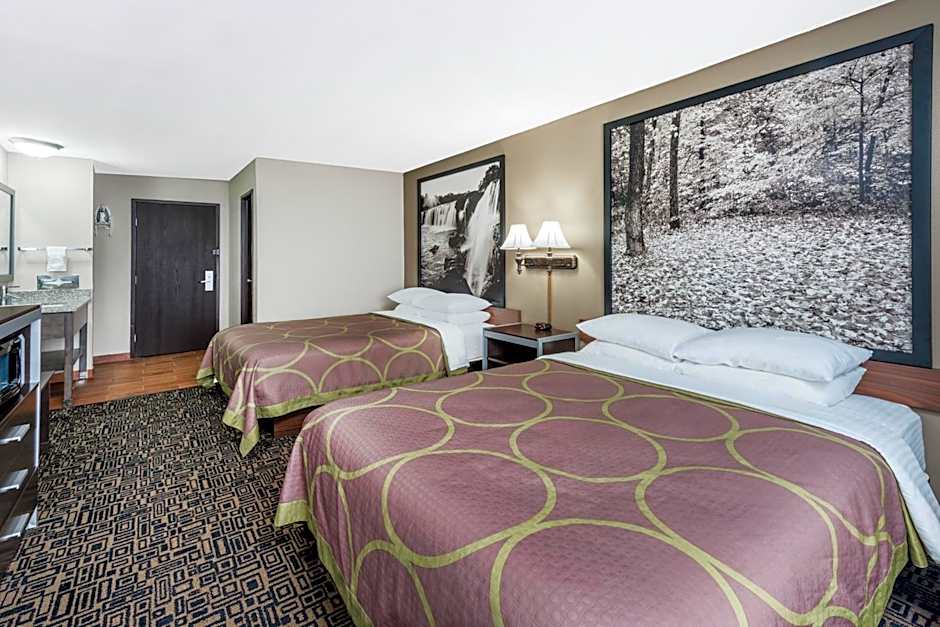 Super 8 by Wyndham Warrensburg