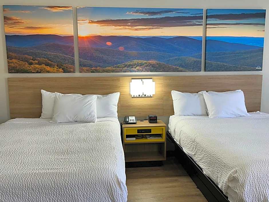 Days Inn by Wyndham Clayton