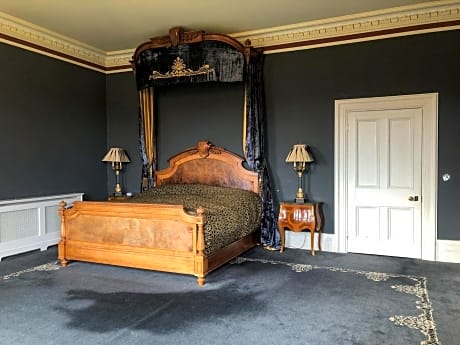 King Room with Spa Bath