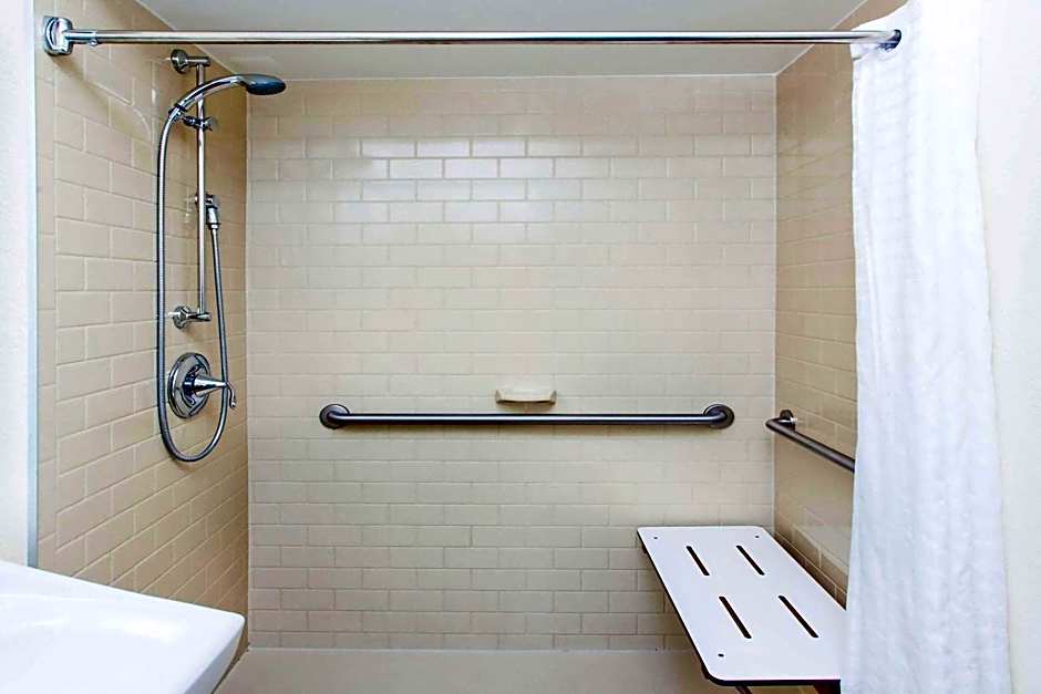 MainStay Suites - Wichita NE