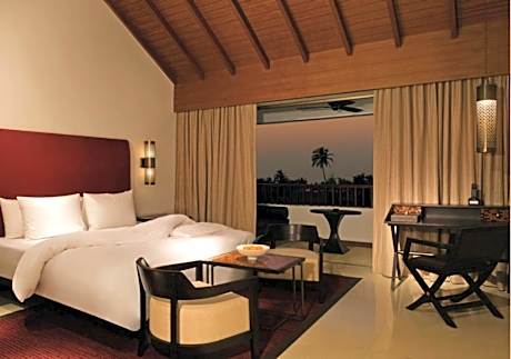 King Loft Room with Balcony - Complimentary Gonsua beach shuttle service