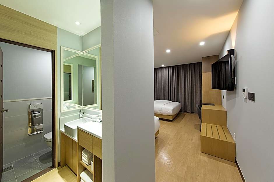 Photo 1 of 7 of Superior 2 Beds