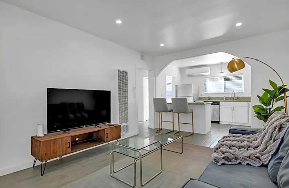 Luxury Mid City Home With Firepit