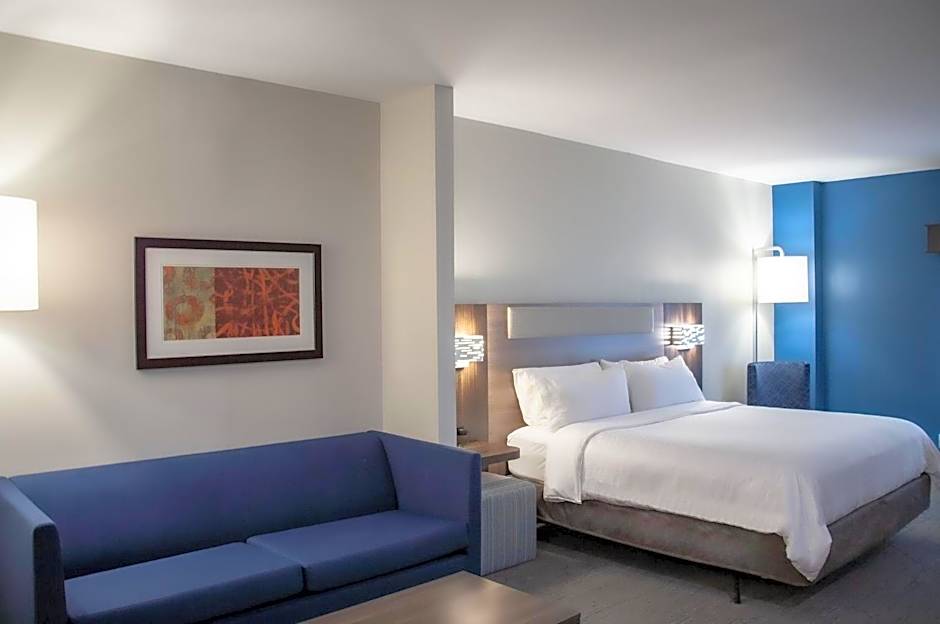 Holiday Inn Express & Suites Overland Park By IHG