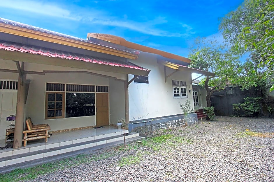 SPOT ON 92973 Madani Syariah Guesthouse