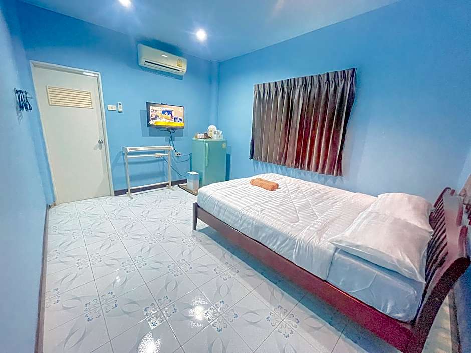 Three Mangoes At Kohlarn 