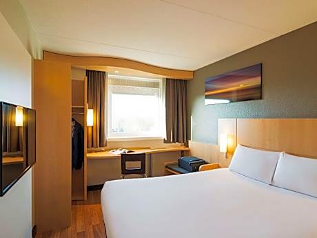 Room with 1 double bed equipped with the new be dding