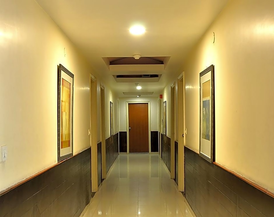 Hotel Tourist Deluxe