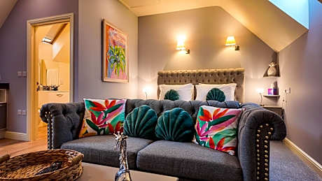 The Pheasant Public House & Hotel