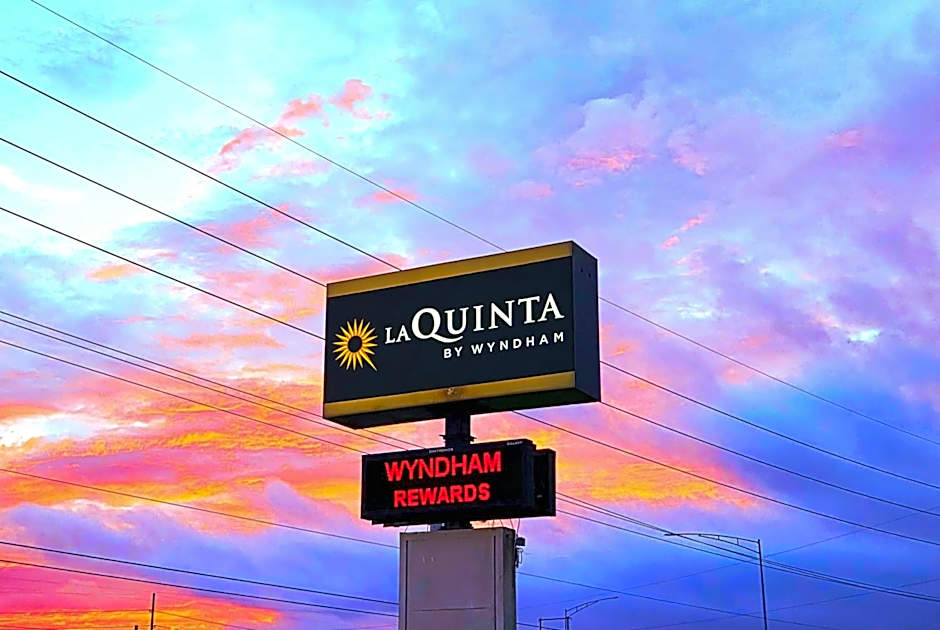 La Quinta Inn & Suites by Wyndham Decatur