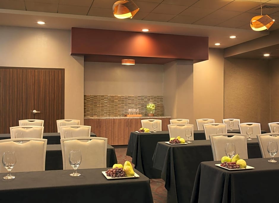 The Broadway Columbia - a DoubleTree by Hilton Hotel