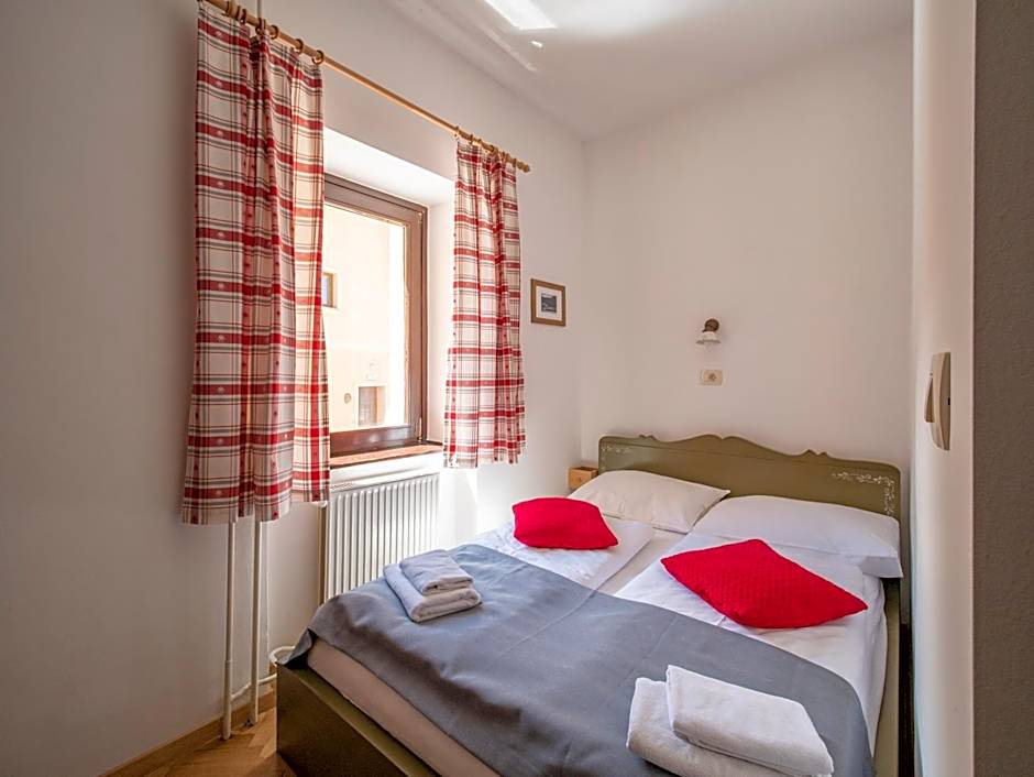 Berghi Hotel and Apartments