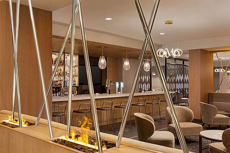 DoubleTree By Hilton Pointe Claire Montreal Airport West