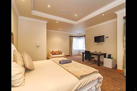 Suite with Garden View