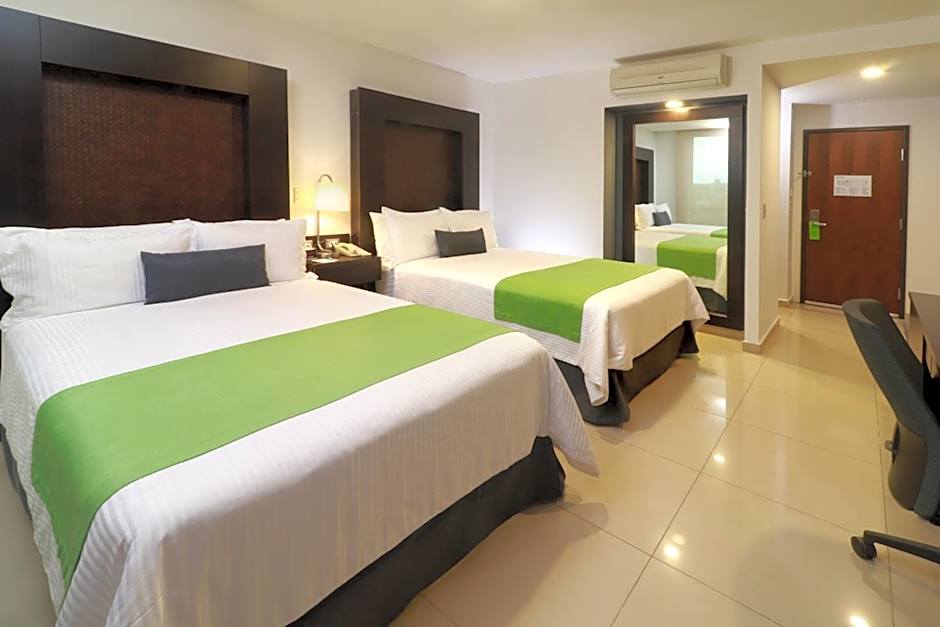 Wyndham Garden Guadalajara Acueducto