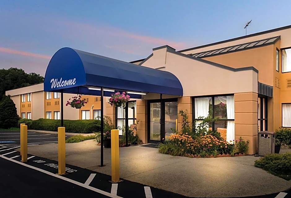 All Seasons Inn & Suites Smithfield Providence