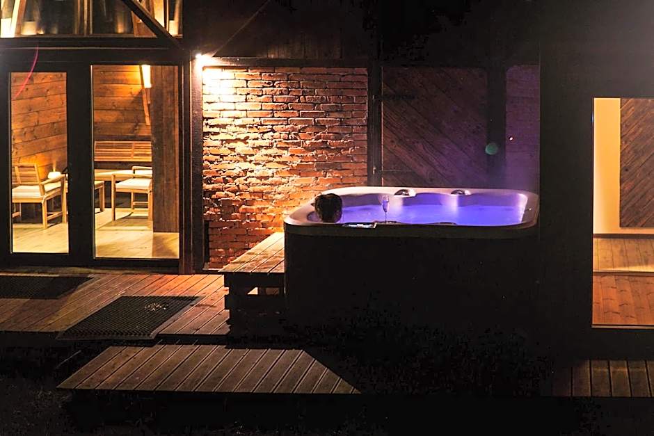 Novosiele Lifestyle Apartments - nad górską rzeką - Strefa relaksu sauna jacuzzi - Bieszczady