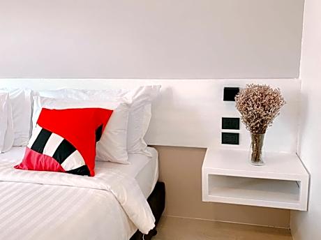 Superior King Room with City View