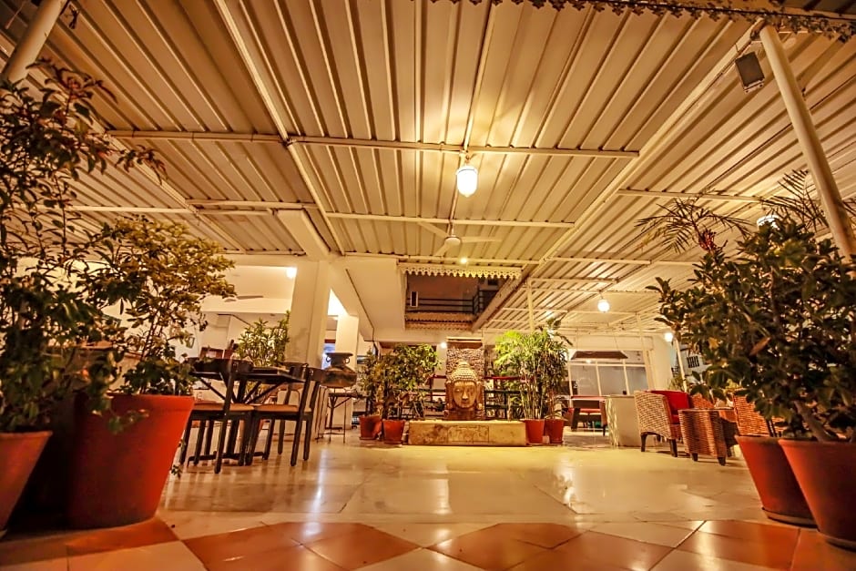 Hotel Devraj Niwas on Lake Pichola Udaipur