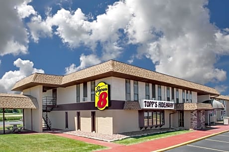 Super 8 by Wyndham Windsor/Madison North
