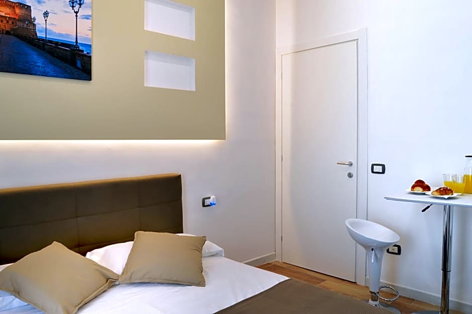 Naples Gateway Rooms