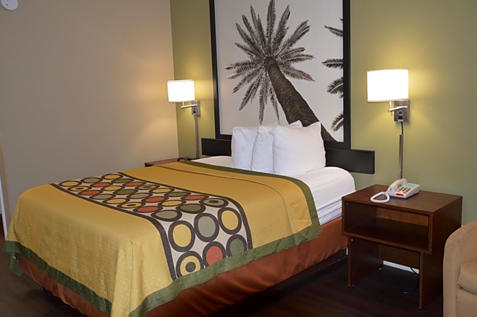 Super 8 by Wyndham Monticello