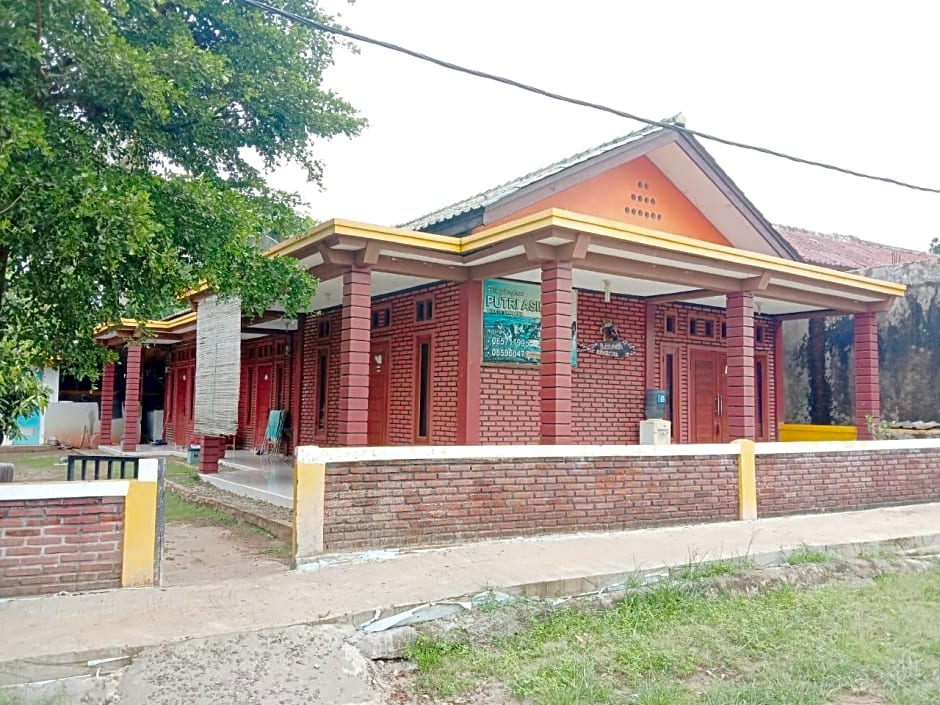 Hotel O Penginapan Putri Asih Sawarna