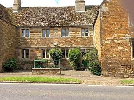 Castle Farm House B&B