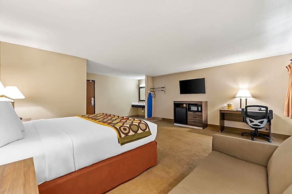 Super 8 by Wyndham Elgin
