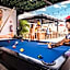 Nomads Party Hotel & Hostel