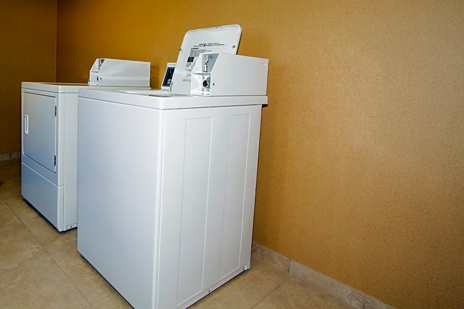 Cobblestone Inn & Suites - Corry