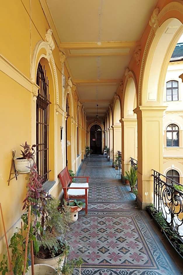 BudapeStayz - Raday Rooms