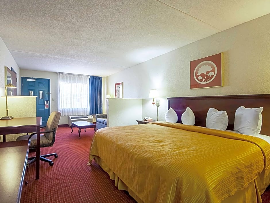 Econo Lodge Inn & Suites Bentonville - Rodgers