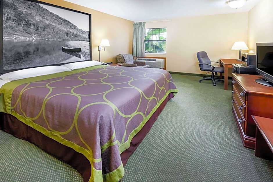 Super 8 by Wyndham Pine Bluff